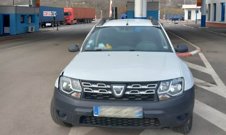 Duster-francez-radiat-din-circulatie-descoperit-in-P.T.F.-Oancea1